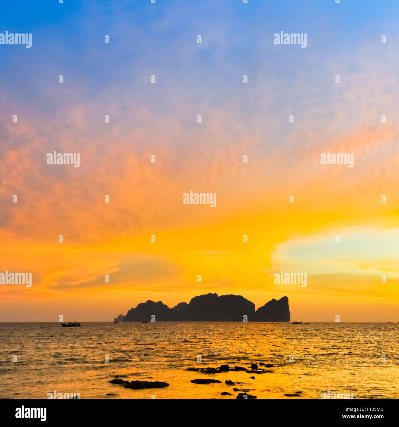 Phi-Phi Lee isola nel colorato tramonto romantico. Foto Stock