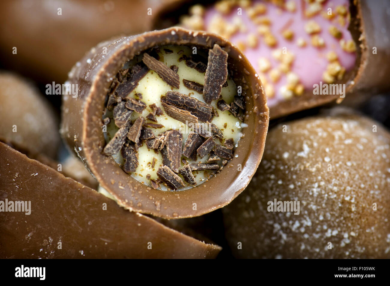 Close up di lusso continentale o belga cioccolatini assortiti Foto Stock