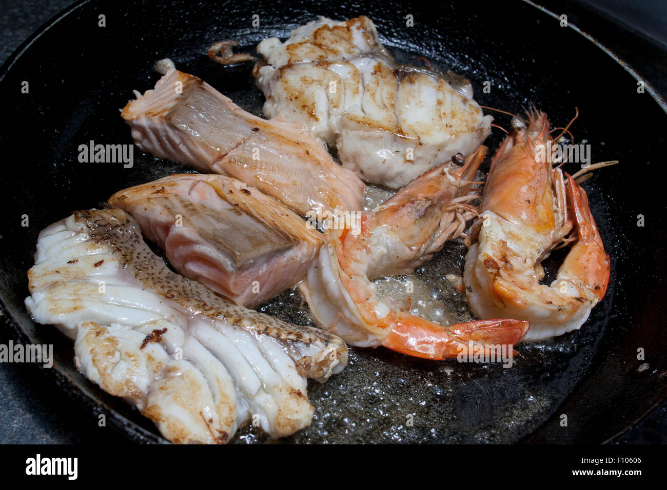 Pesce Fritto Astice Gamberetti In Padella Foto Immagine Stock