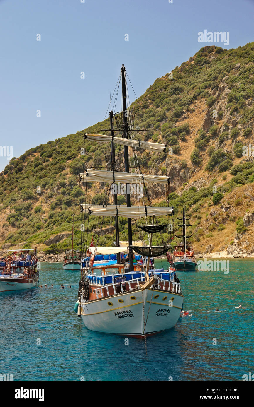 Caicco crociera turistica barca ad ancorare vicino a Bodrum in Turchia. Foto Stock