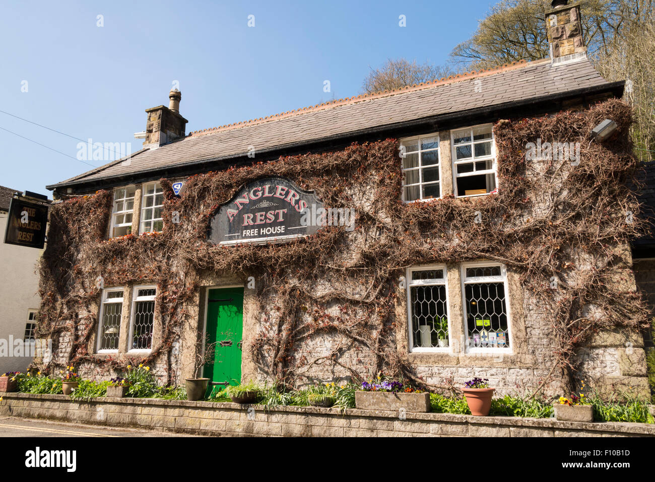 I pescatori resto pub, mugnai Dale, Parco Nazionale di Peak District, Derbyshire, Inghilterra, Regno Unito. Foto Stock