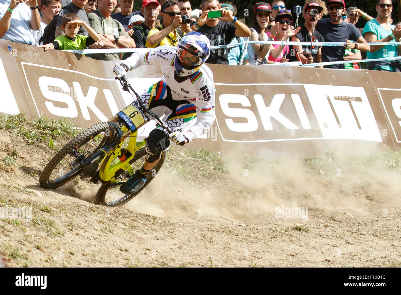 La Val di Sole, Italia - 22 August 2015: Gt Factory Racing Team rider Atherton Gee, in azione durante la mens elite finale in discesa Foto Stock