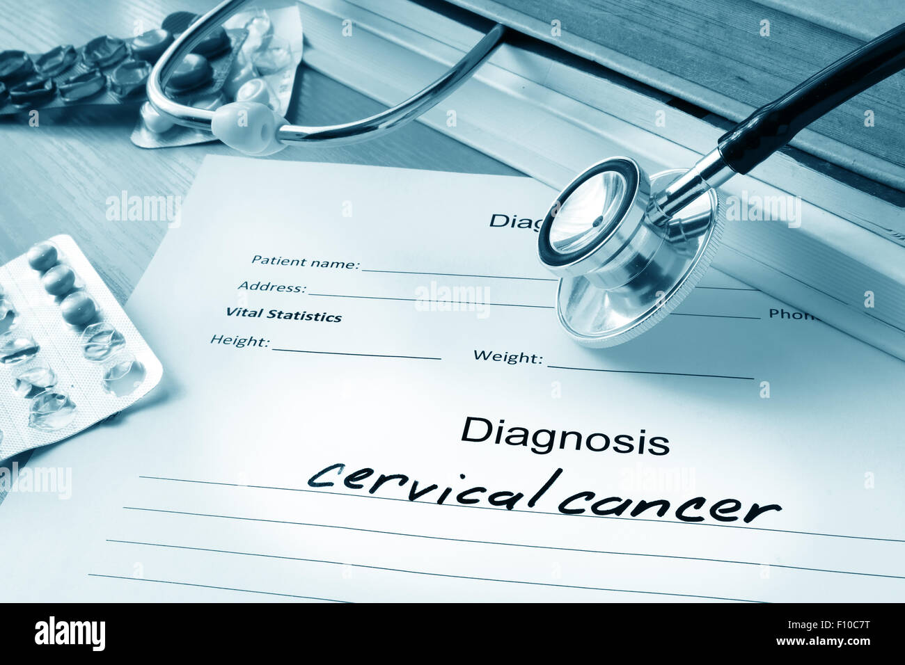 Il modulo diagnostico per la diagnosi del cancro cervicale e pillole. Foto Stock