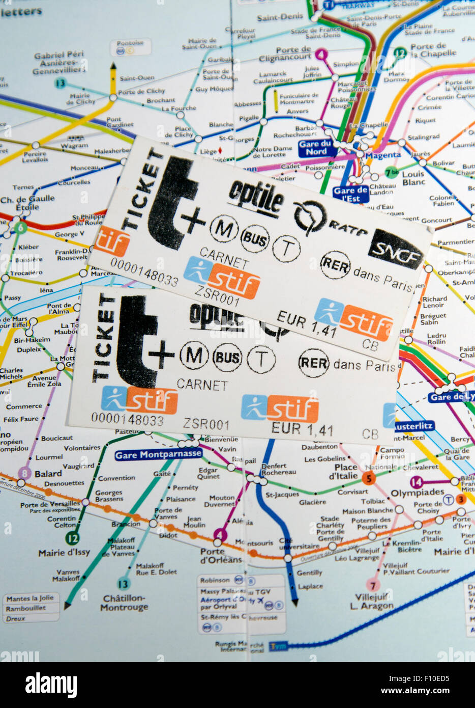 Parigi biglietti della metro e mappa Foto Stock