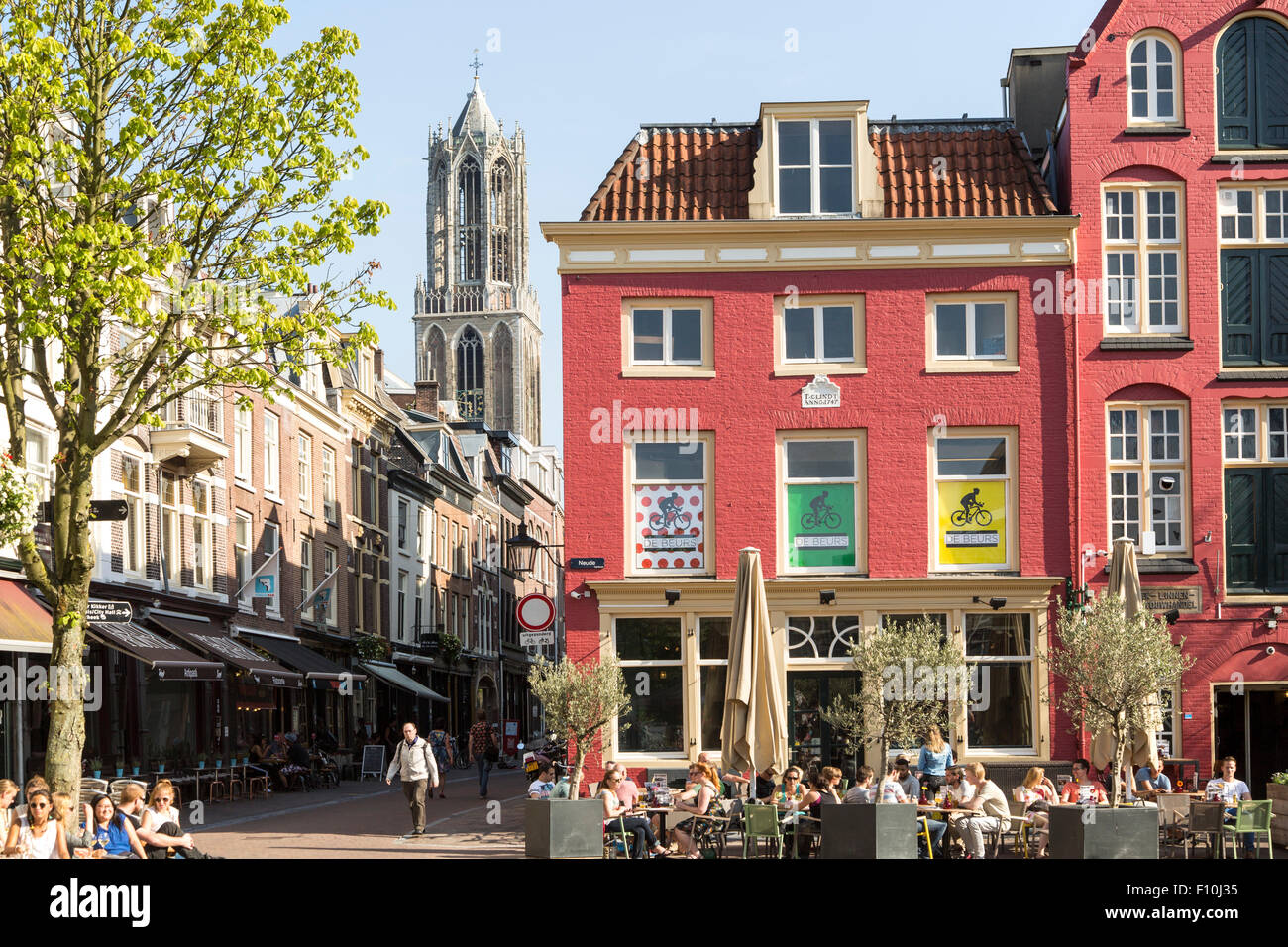 Torre di Dom ed edifici storici nel centro di Utrecht, Paesi Bassi Foto Stock