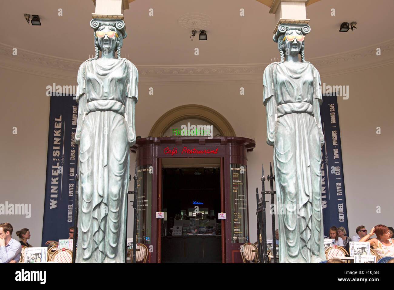 Statue all'entrata Winkel van Sinkel edificio storico, Utrecht, Paesi Bassi Foto Stock