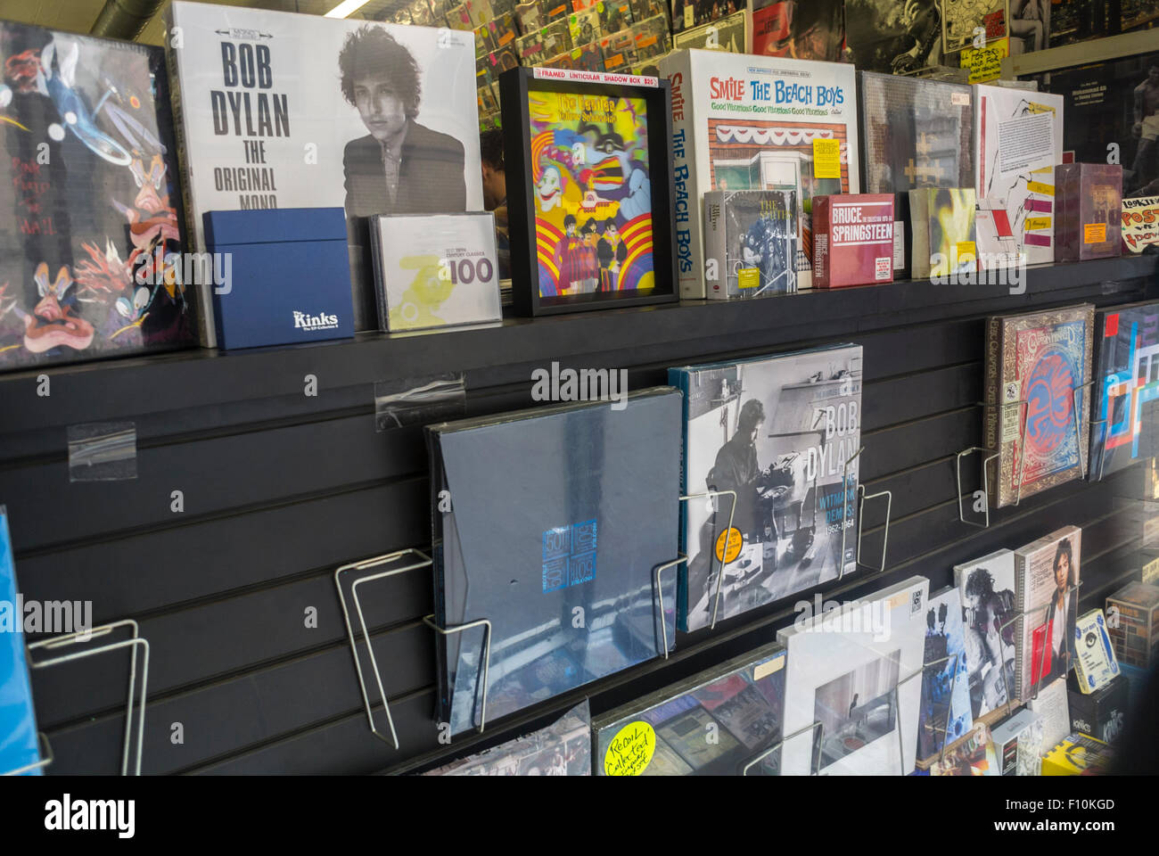 New York City, USA, Close Up, Old record Vinyls in mostra nella vetrina di Bleecker Street, negozi di dischi Greenwich Village, shopping negli anni '1980 Foto Stock
