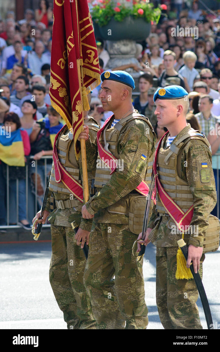 Kiev, Ucraina, Khreshchatyk Street, 24 agosto 2015. Marcia militare per il giorno dell'indipendenza dell'Ucraina. Foto Stock