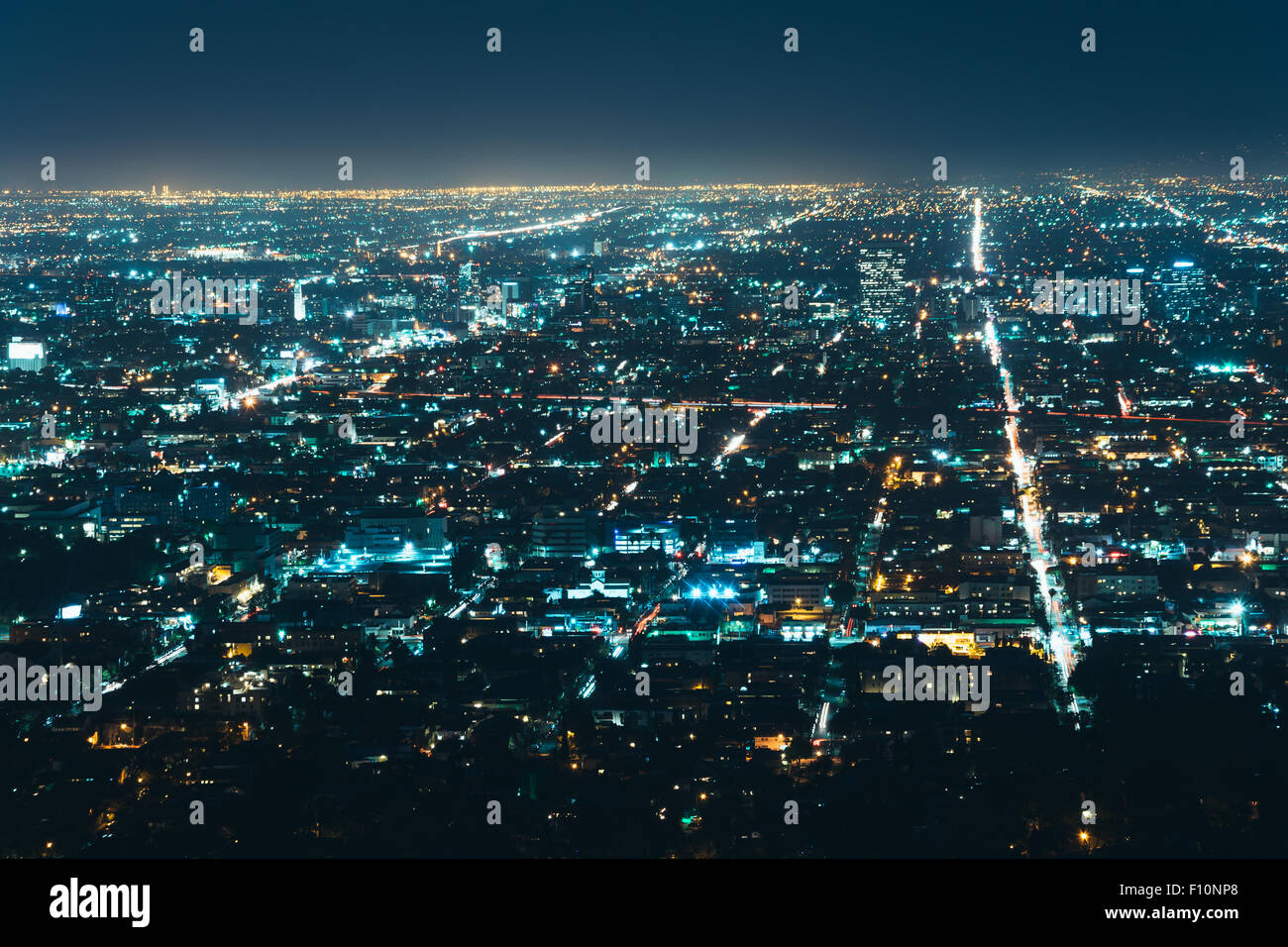 Vista di Los Angeles di notte, dall'Osservatorio Griffith, in Griffith Park, Los Angeles, California. Foto Stock