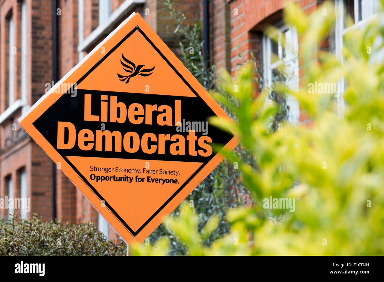 I liberali democratici segno nel nord di Londra nel corso di una campagna elettorale, Muswell Hill Londra, England, Regno Unito Foto Stock