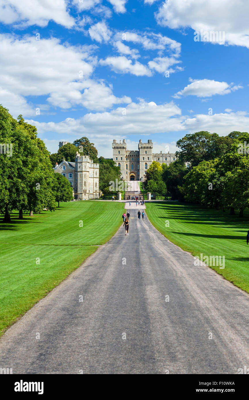 Il Castello di Windsor e dalla lunga passeggiata, Windsor Great Park, Berkshire, Inghilterra, Regno Unito Foto Stock