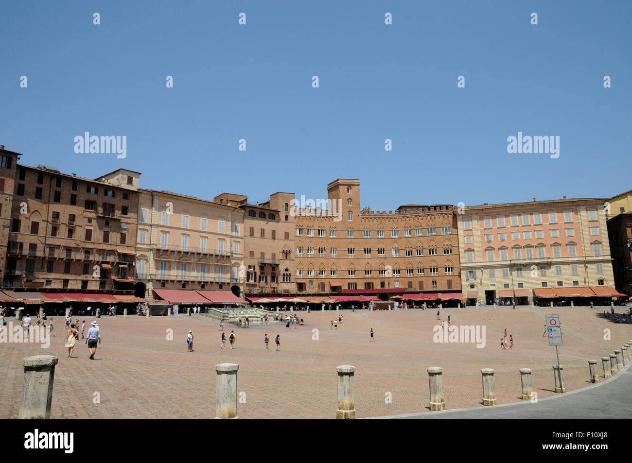 Il Campo a Siena, descritto come una delle più belle piazze del mondo. È la scena del famoso Palio. Foto Stock