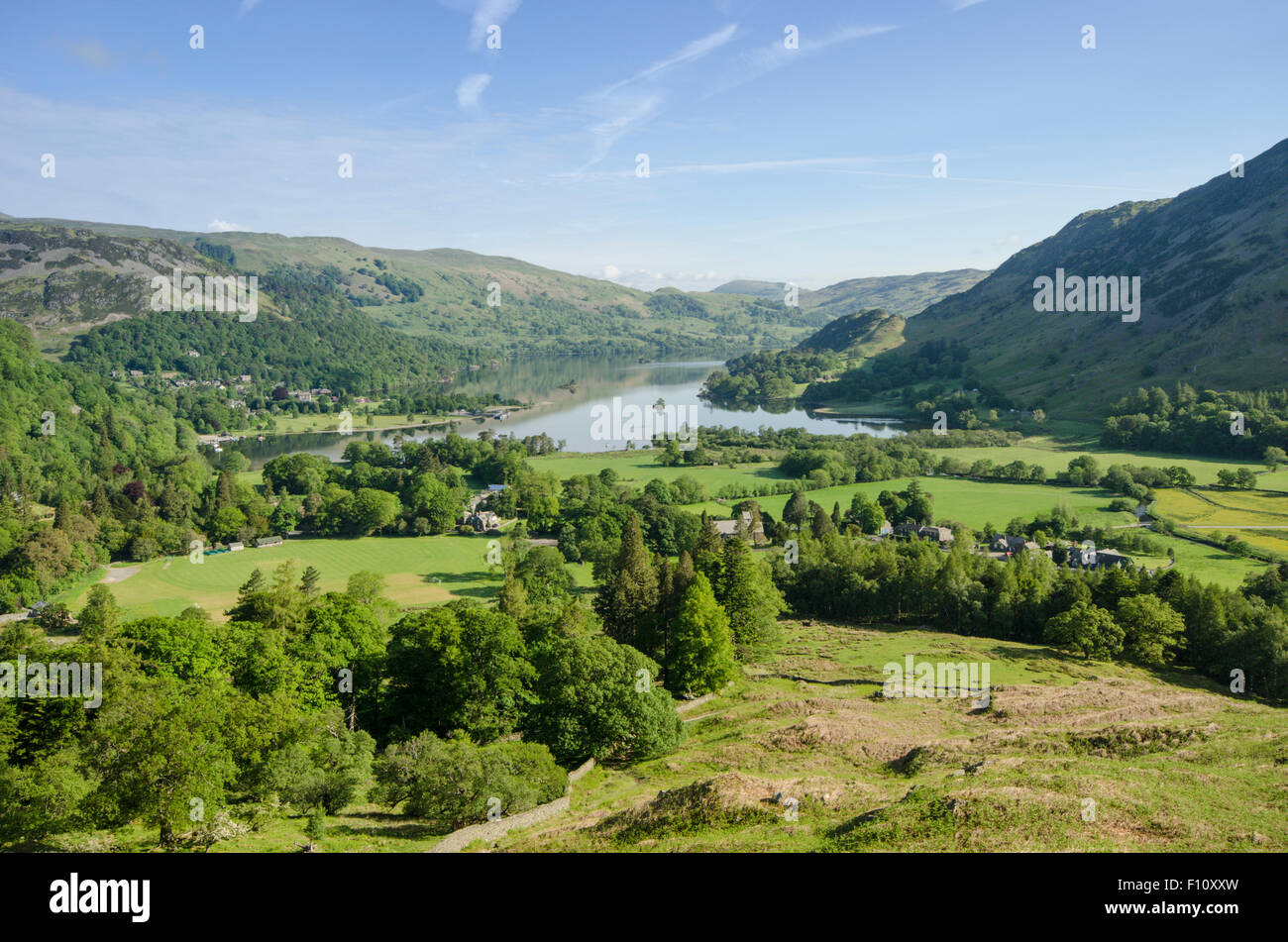 Vista nord oltre Ullswater, Cumbria, nel distretto del lago, Inghilterra, Regno Unito. da Oxford roccioso, sopra Patterdale. Giugno. Foto Stock