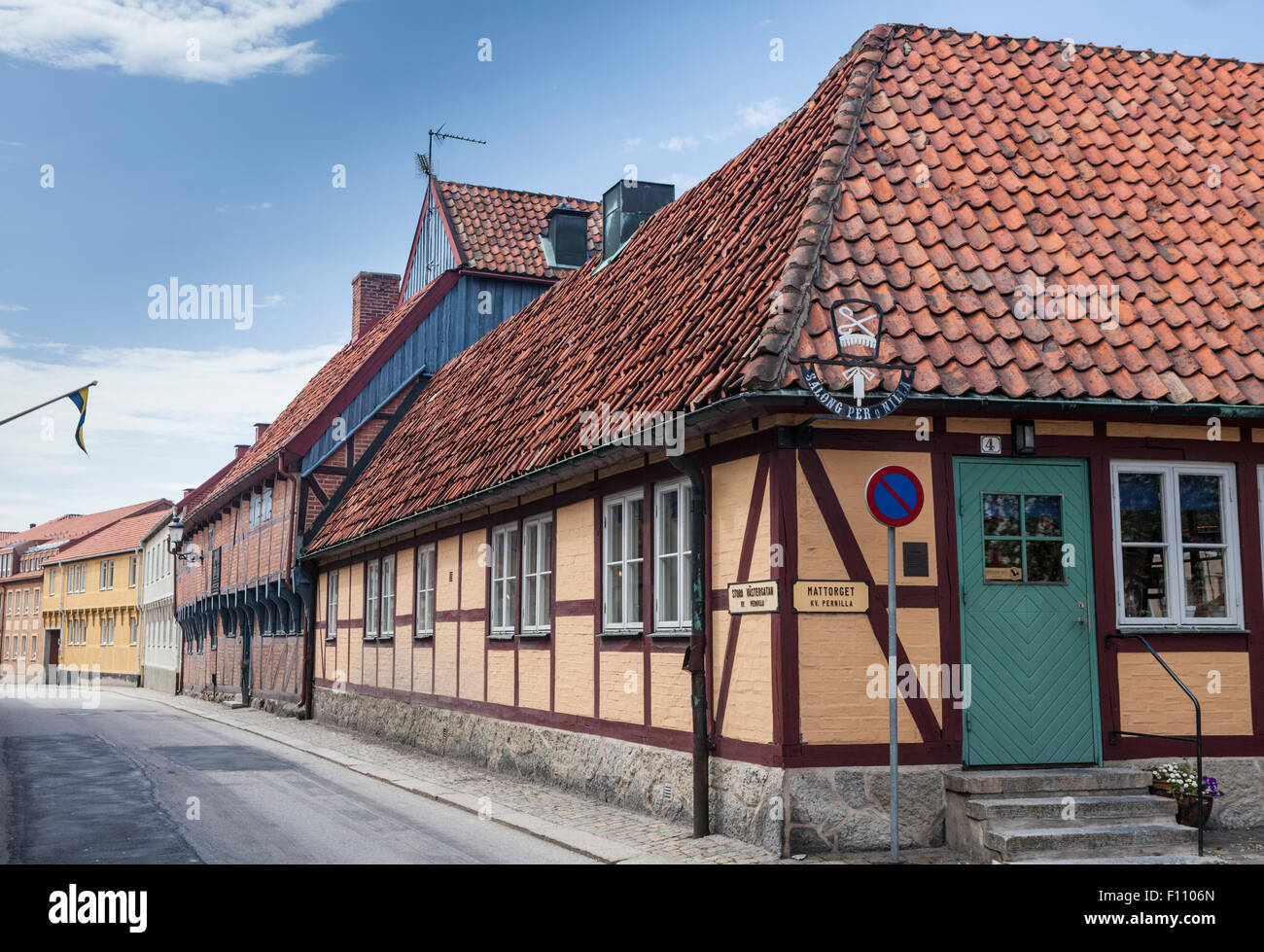 A metà degli edifici con travi di legno in Ystad, una città in Skane nella Svezia meridionale Foto Stock