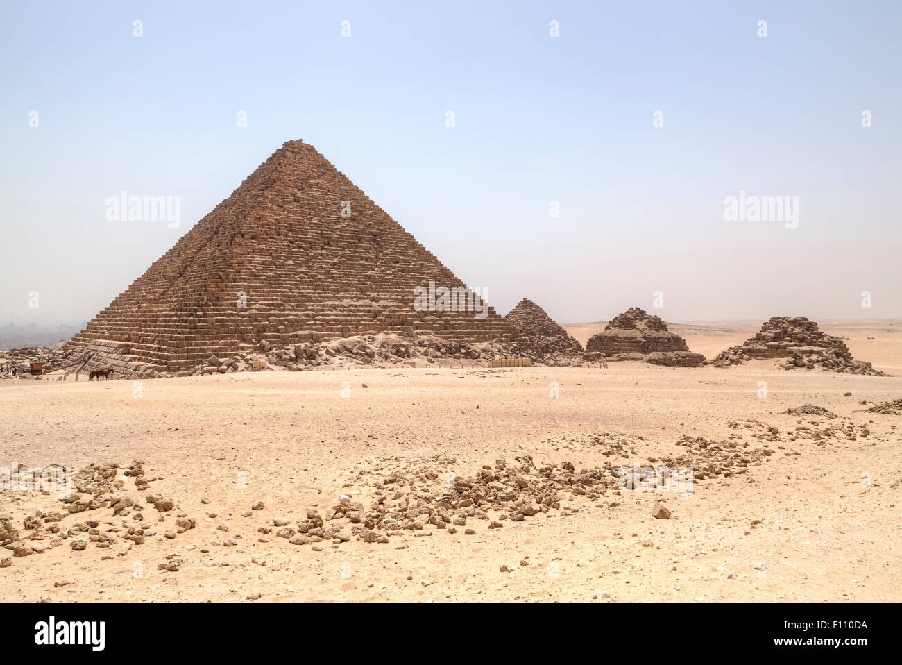 Piramide di Menkaure, Giza, Cairo, Egitto, Africa Foto Stock