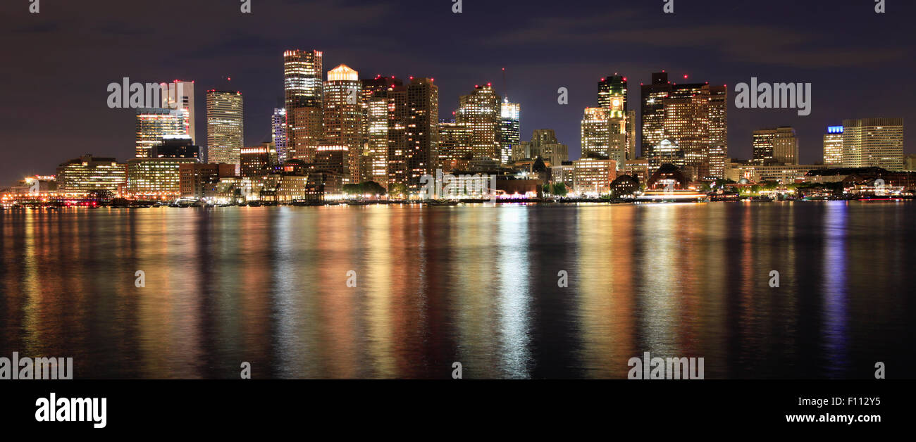 Skyline di Boston di notte, STATI UNITI D'AMERICA Foto Stock