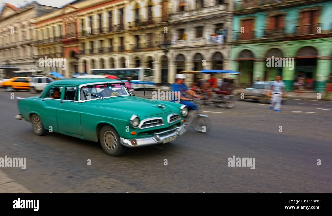 Taxi cubano sulla strada di La Habana Foto Stock