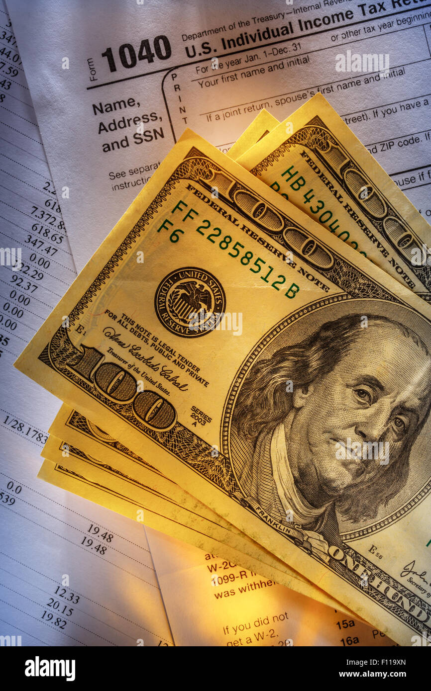 Bilancio annuale, forma fiscale e il dollaro in tonificante Foto Stock