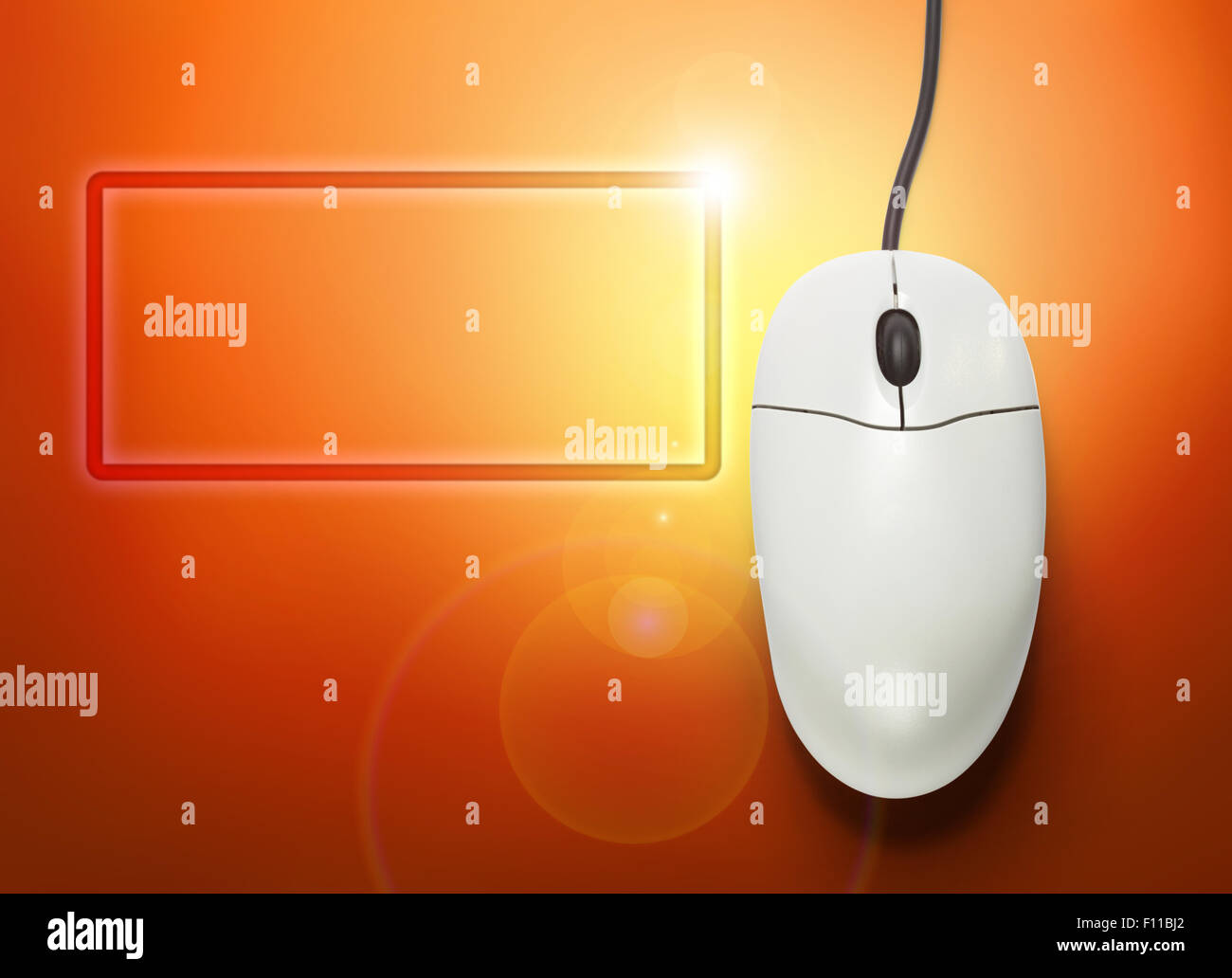 Il mouse del computer su sfondo arancione in primo piano Foto Stock