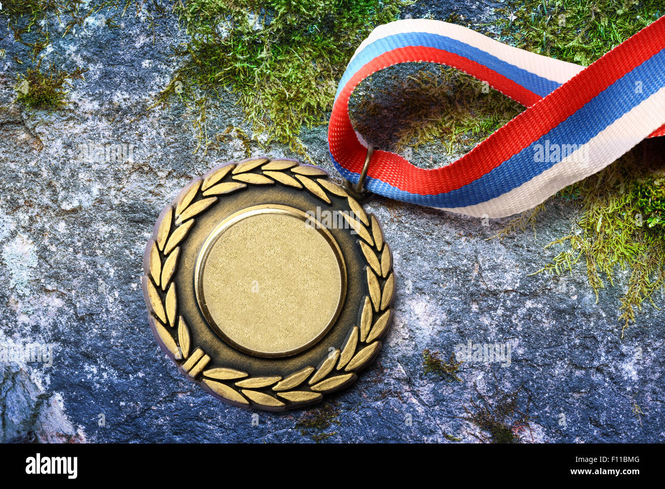 Metallo bianco medaglia con nastro tricolore closeup Foto Stock