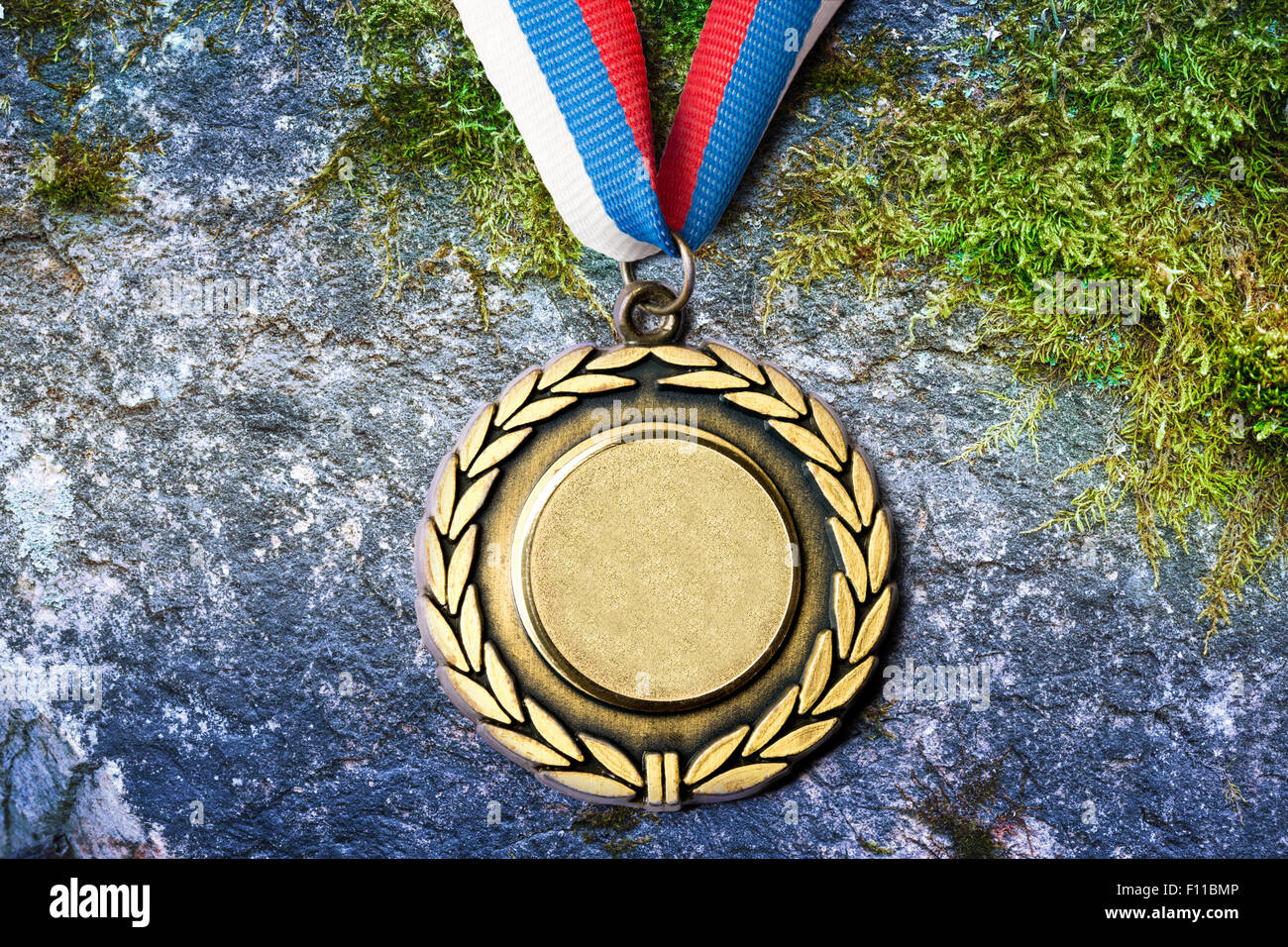 Metallo bianco medaglia con nastro tricolore closeup Foto Stock