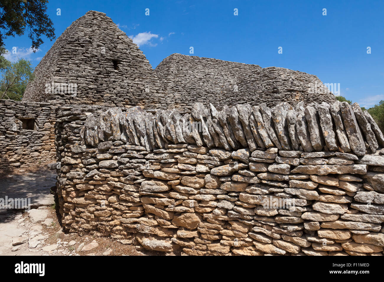 In pietra a secco di capanne in Village Des Bories, vicino a Gordes, Provenza, Francia Foto Stock