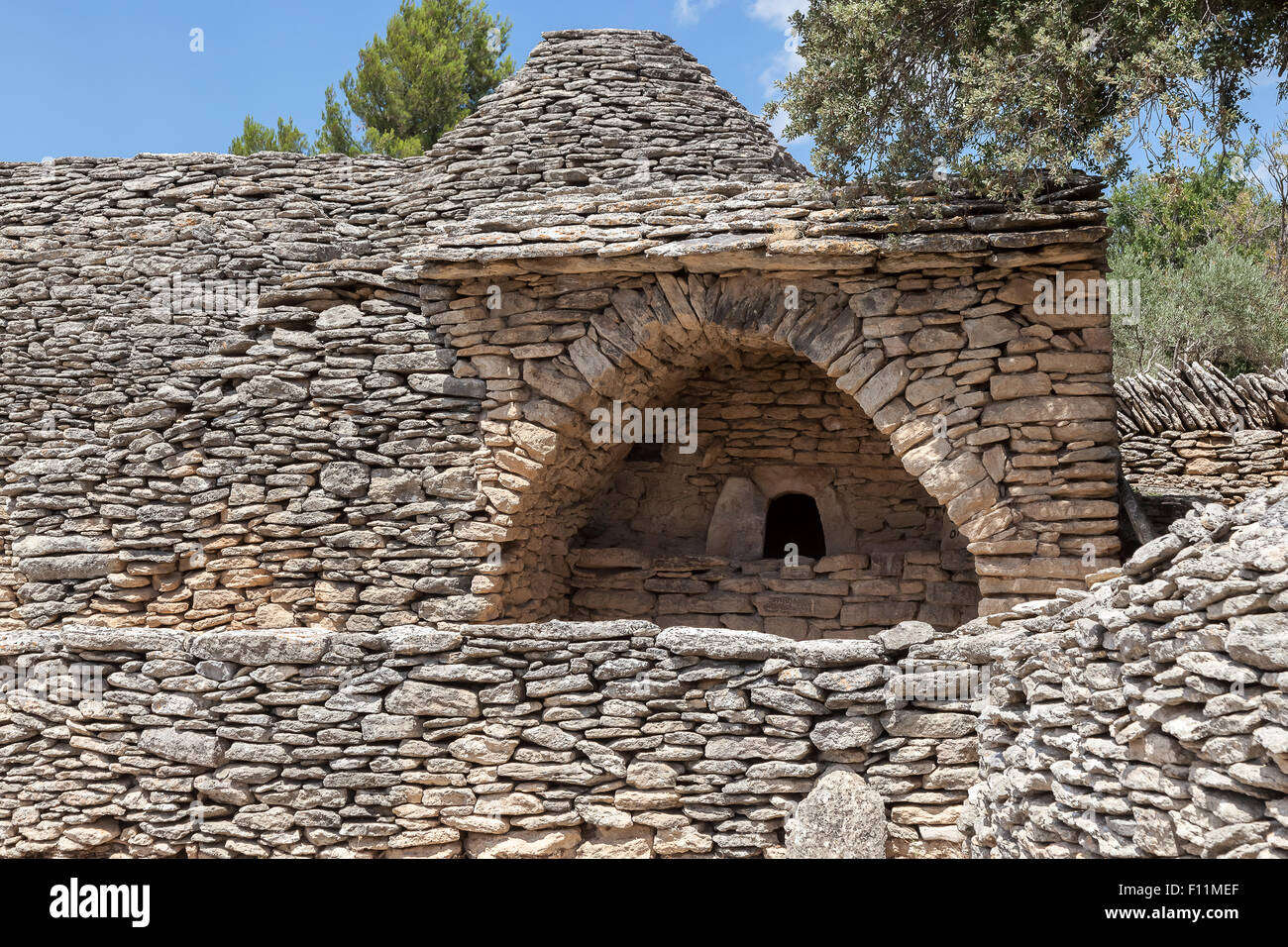 In pietra a secco di capanne in Village Des Bories, vicino a Gordes, Provenza, Francia Foto Stock
