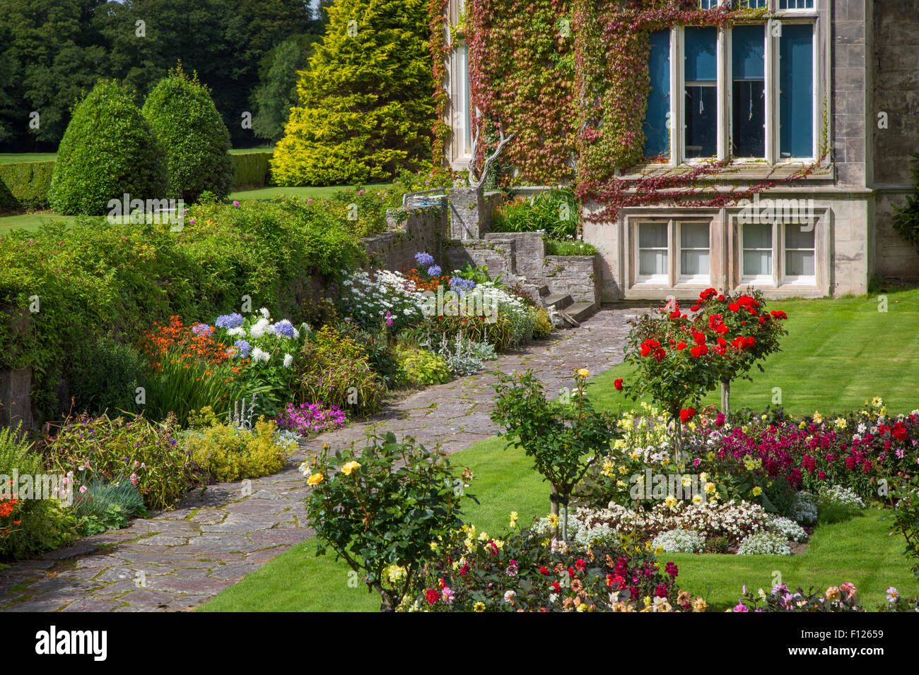 Giardino di Muckross House vicino a Killarney, nella contea di Kerry, Irlanda Foto Stock