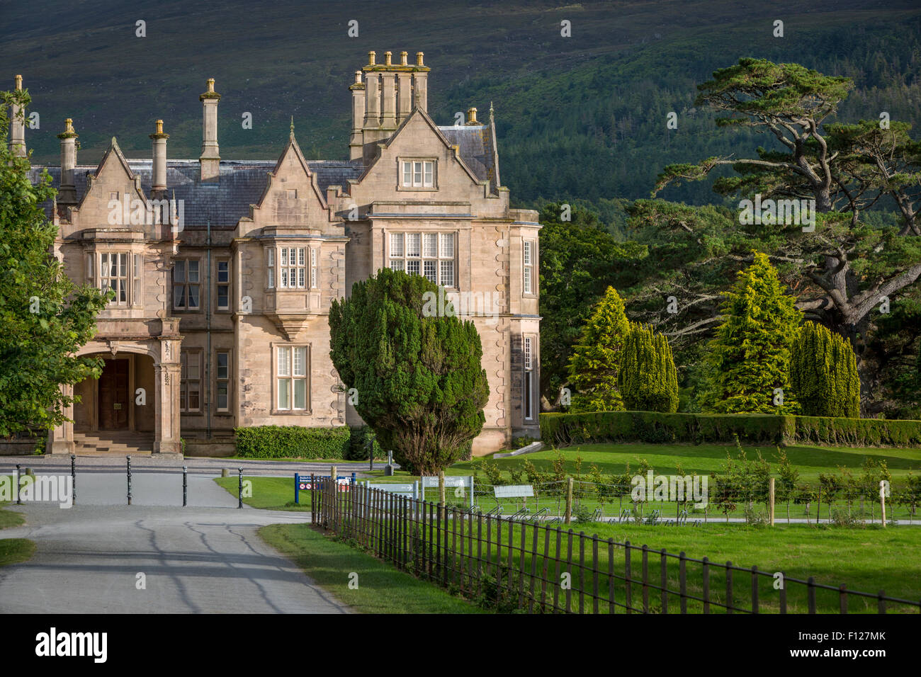 Muckross House e tenuta vicino a Killarney, nella contea di Kerry, Irlanda Foto Stock