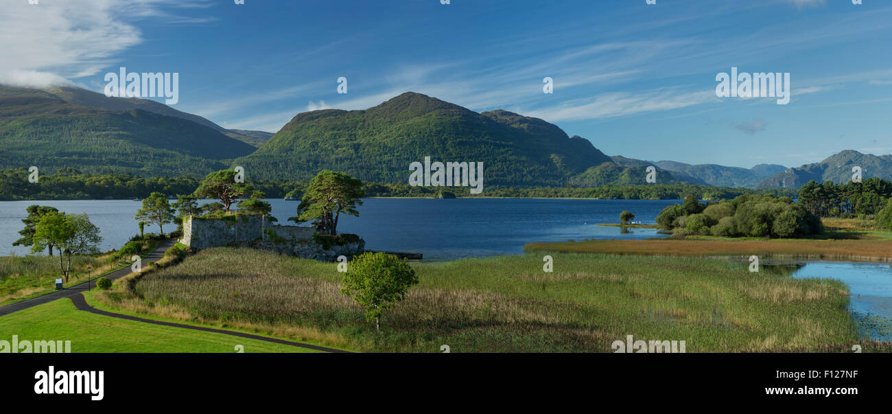 McCarthy Mor Castello (b. Xii secolo), lungo il Lough Leane vicino a Killarney, nella contea di Kerry, Irlanda Foto Stock