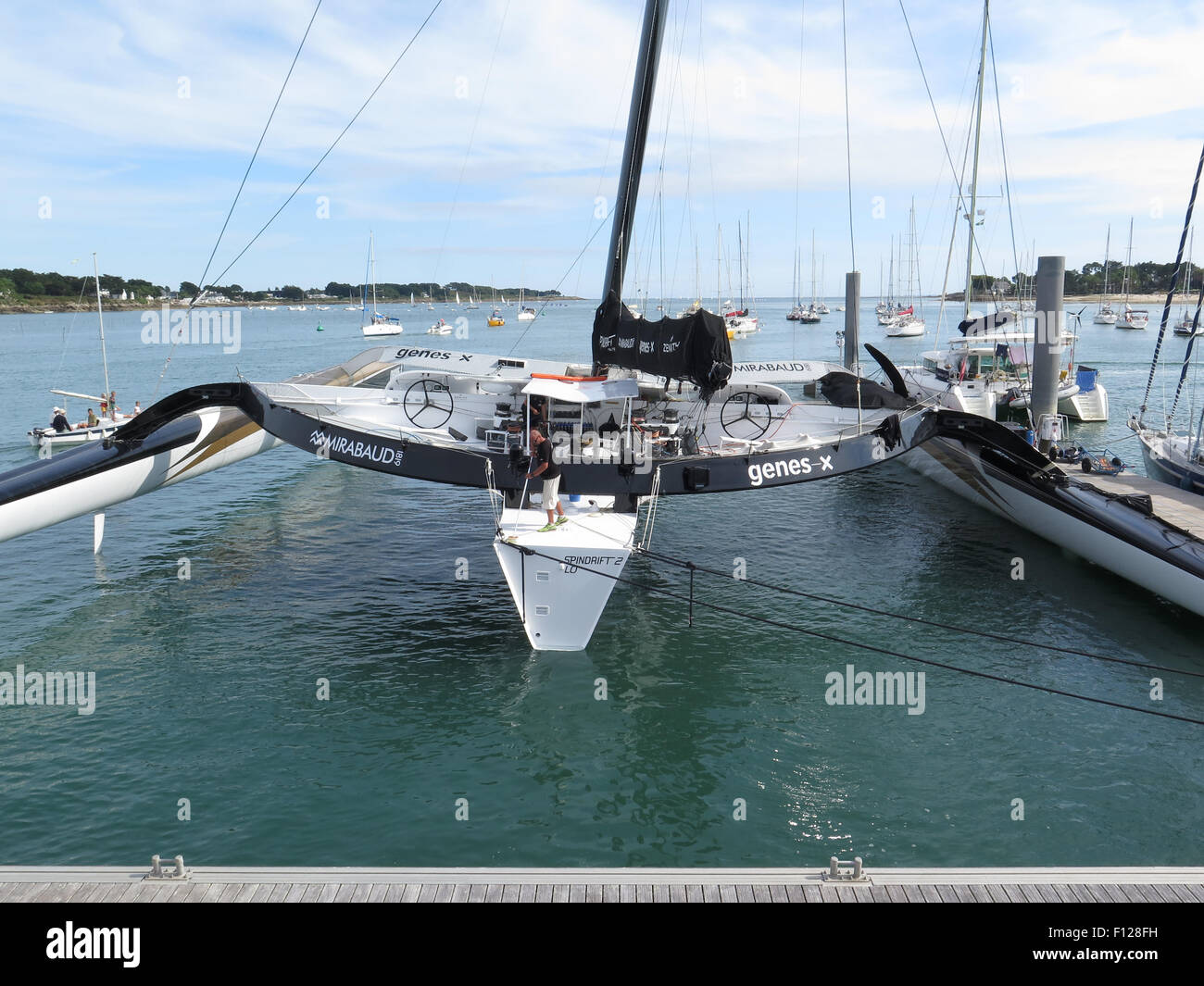 La Trinité-sur-Mer: hi-tech racing trimarano Foto Stock