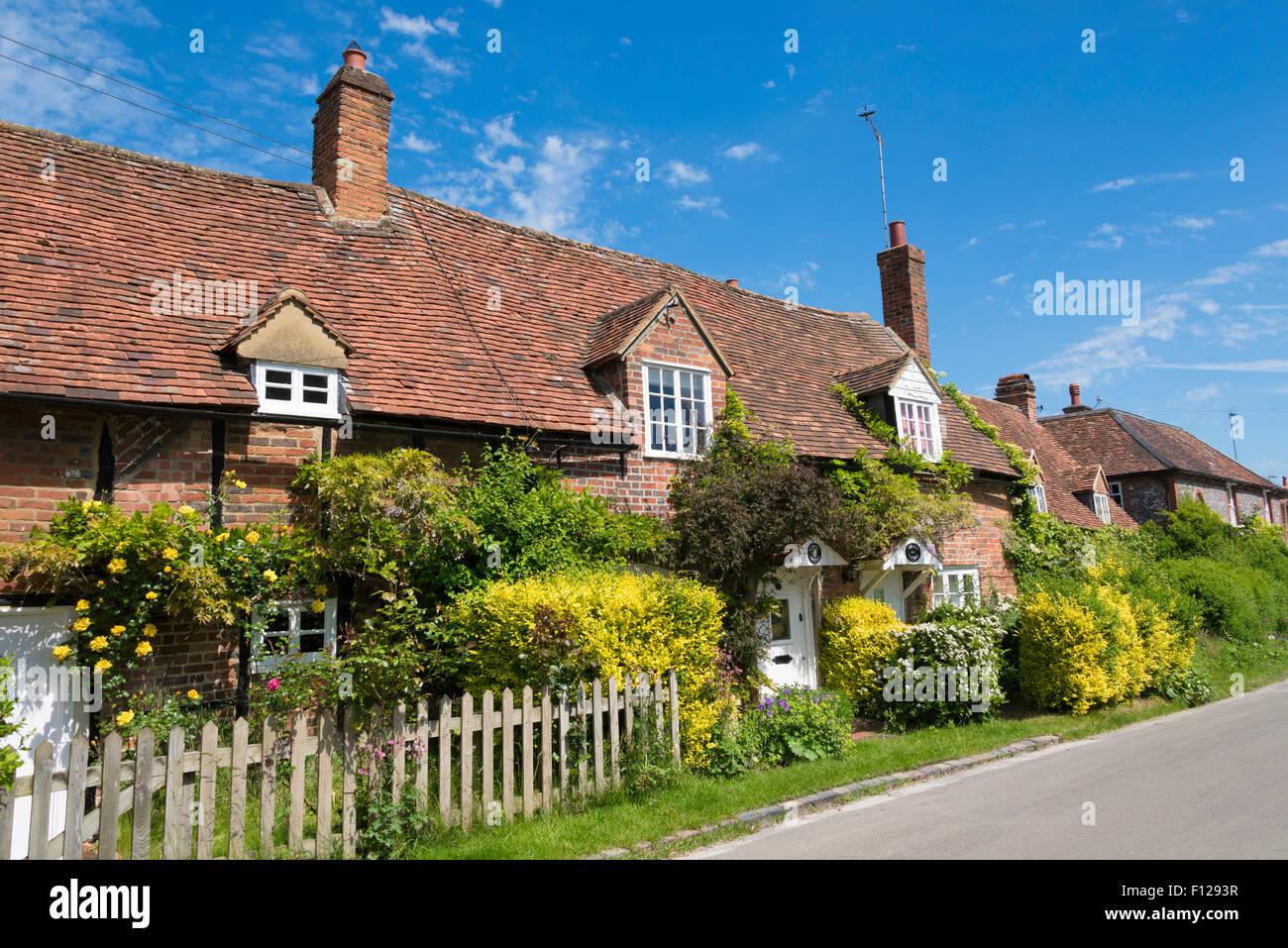 Cottages di Turville, Henley-on-Thames, Buckinghamshire, Inghilterra, Regno Unito. Foto Stock