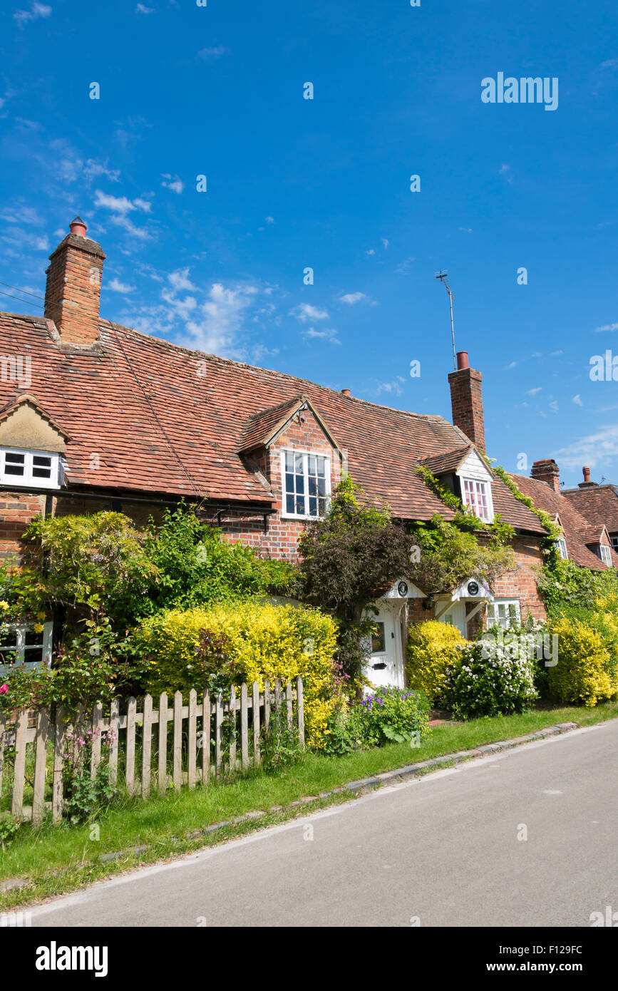Cottages di Turville, Henley-on-Thames, Buckinghamshire, Inghilterra, Regno Unito. Foto Stock