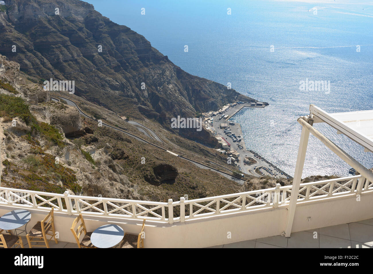 Una veduta aerea del porto di Santorini, Grecia. Foto Stock