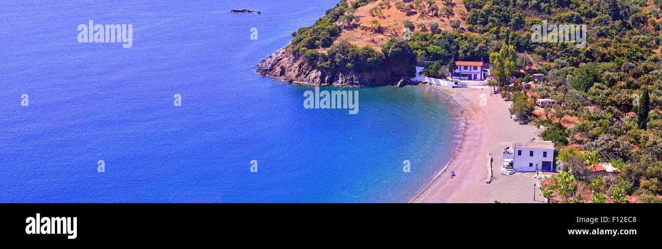 Una vista panoramica di Pramateftis spiaggia vicino Leonidion, uno dei meno affollate spiagge di Kynouria in Arcadia, Peloponneso, Grecia Foto Stock