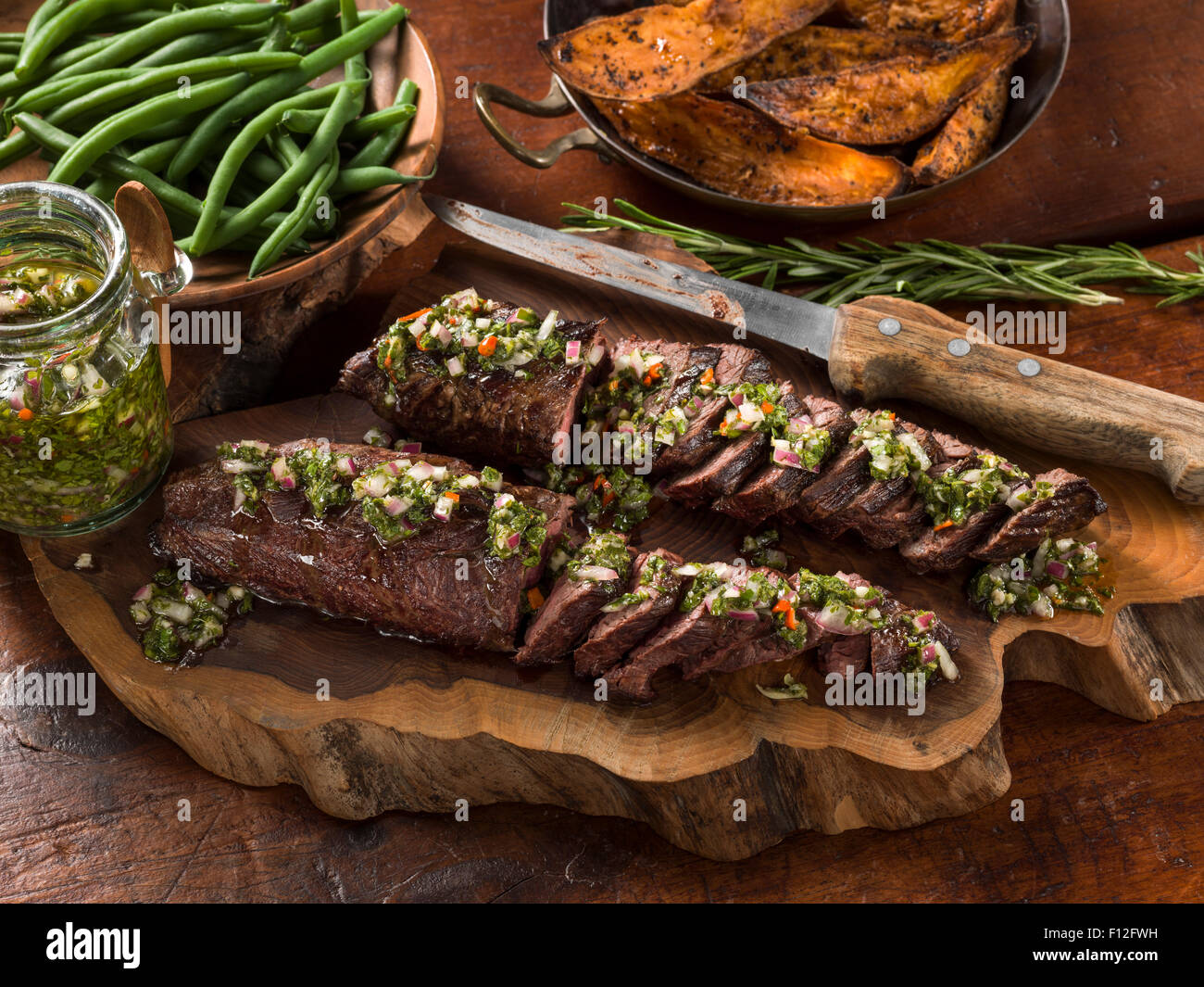 Onglet di manzo con salsa chimichurri Foto Stock