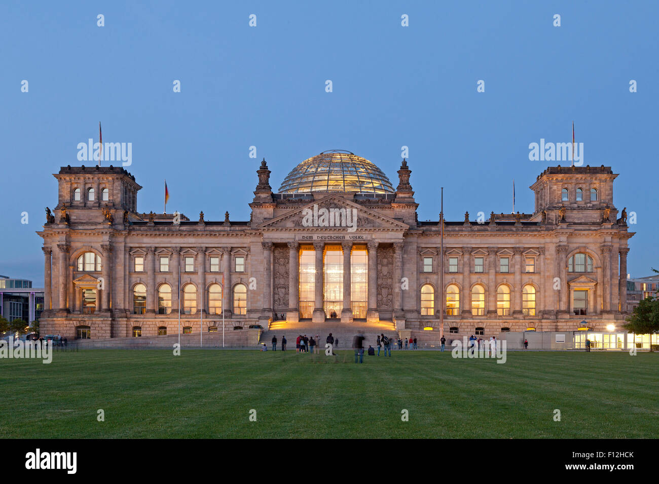 Accesa il Reichstag di Berlino, Germania Foto Stock