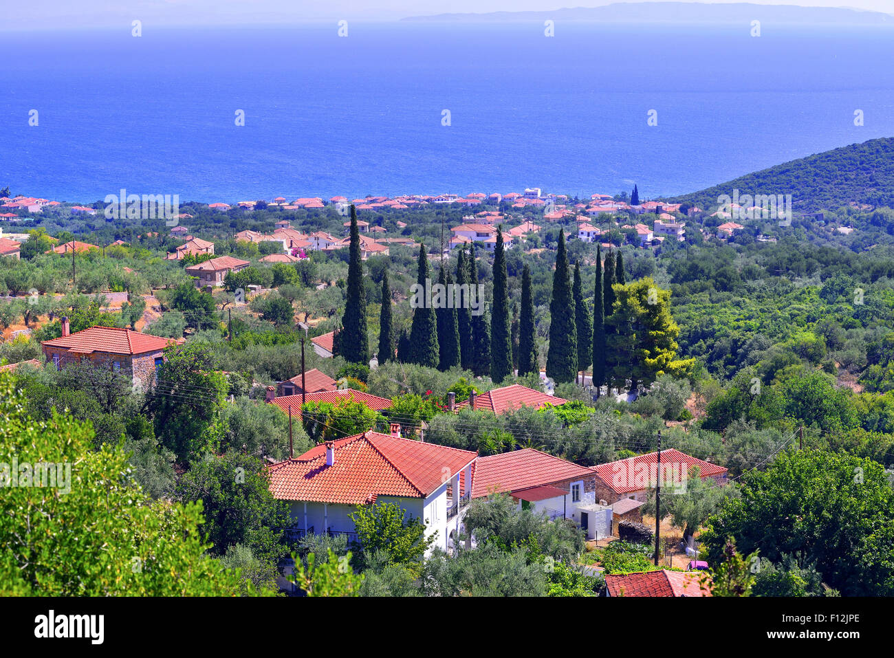 Vista panoramica a Poulithra resort si trova vicino a Leonidio città nella regione di Arcadia, Peloponneso, Grecia Foto Stock