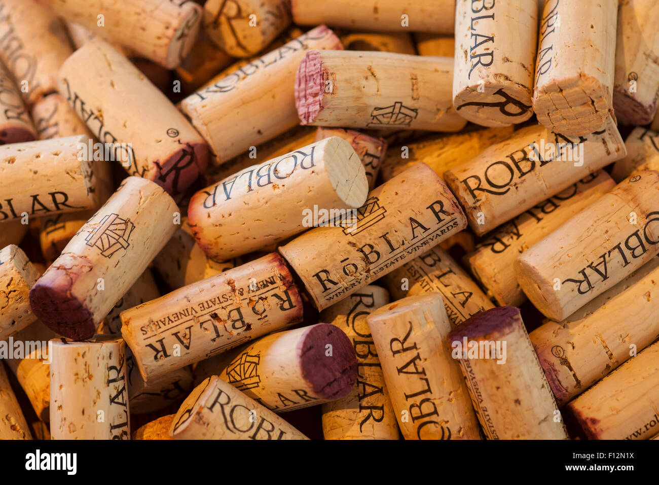 Bottiglia di vino i tappi di sughero, Roblar Cantina Santa Ynez Valley, California Foto Stock