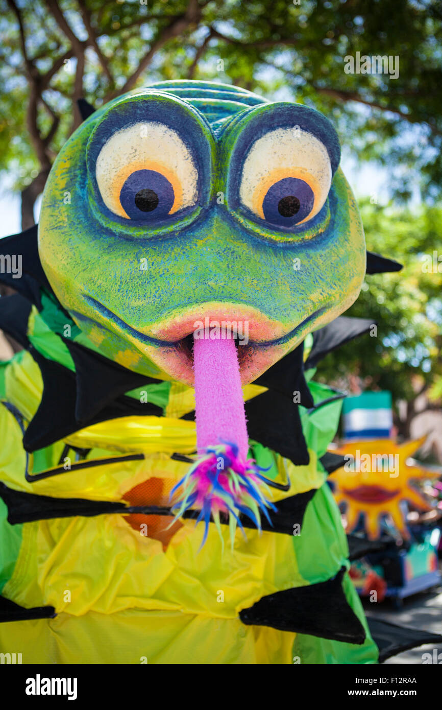 Alien colorati galleggiante, solstizio d'estate Parade, tema della fantascienza, Santa Barbara, California Foto Stock