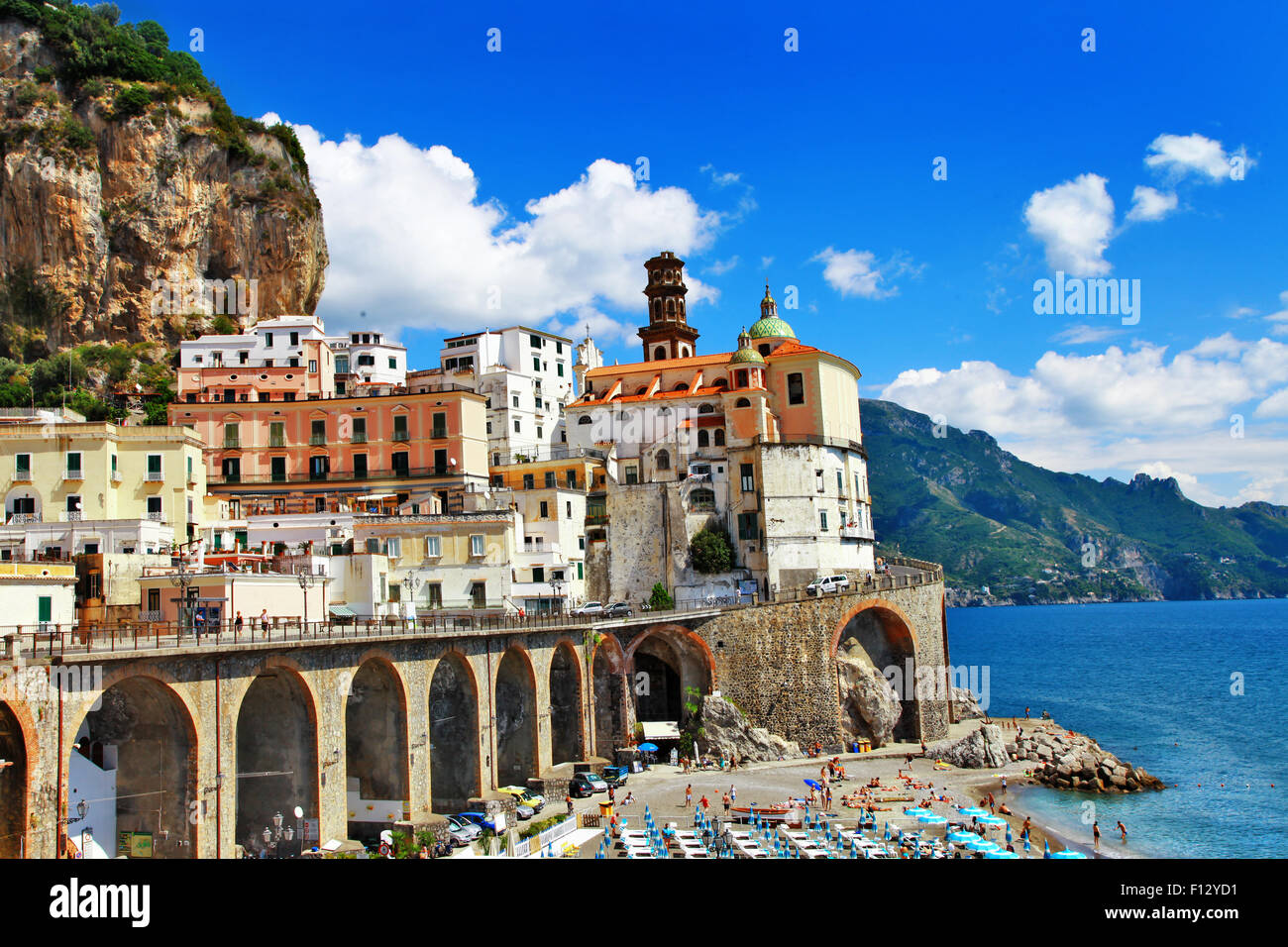 Il pittoresco villaggio di Atrani in costiera amalfitana Foto Stock