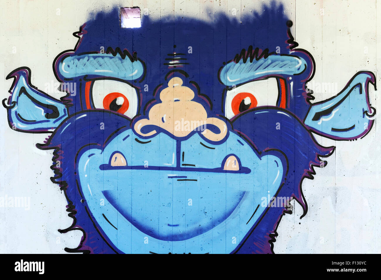Blue Monster con un buffo muso di scimmia, graffiti, arte di strada, Düsseldorf, Renania settentrionale-Vestfalia, Germania Foto Stock