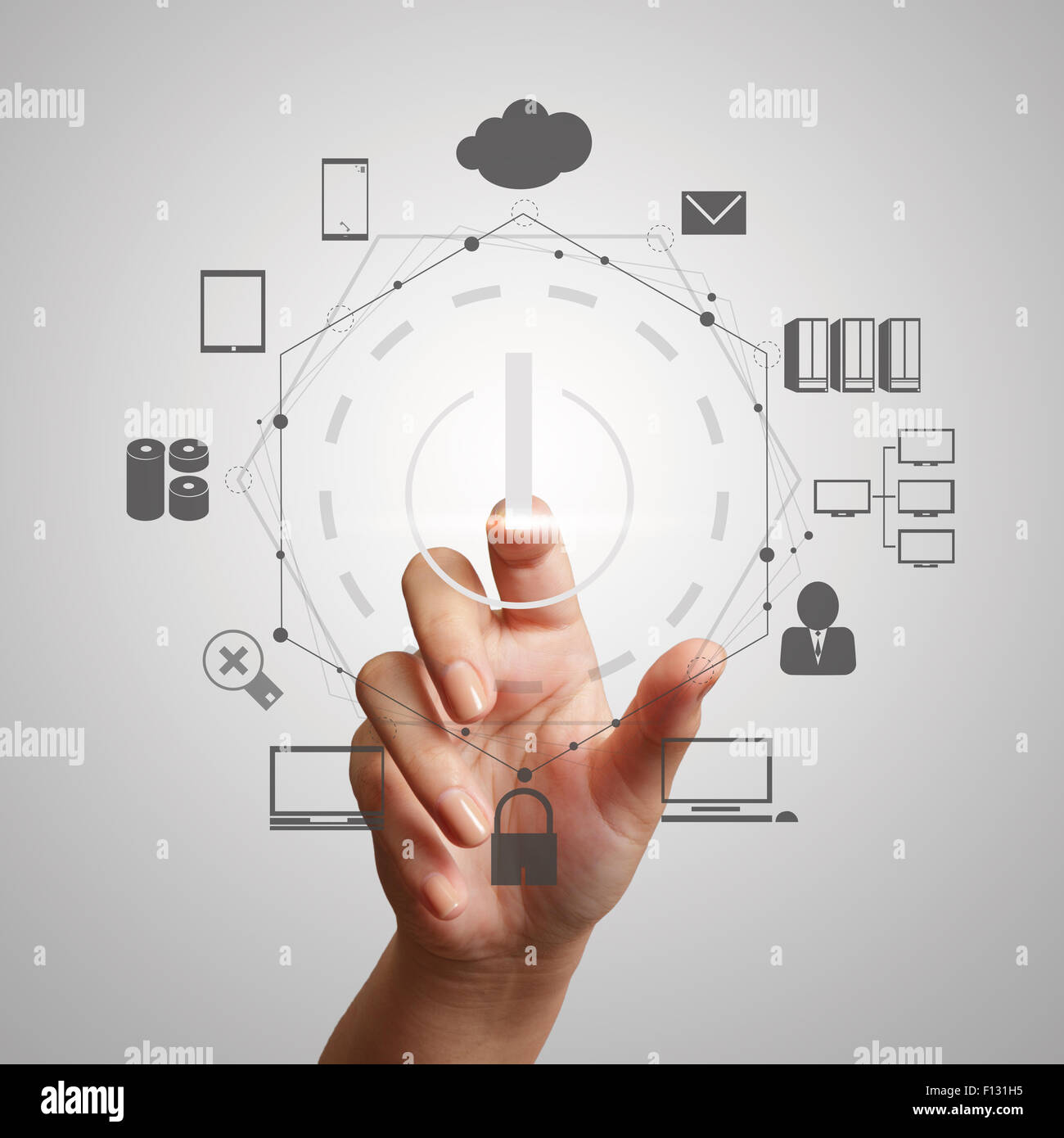 Spingere a mano inizia il Cloud Computing schema sulla nuova interfaccia del computer come concetto Foto Stock