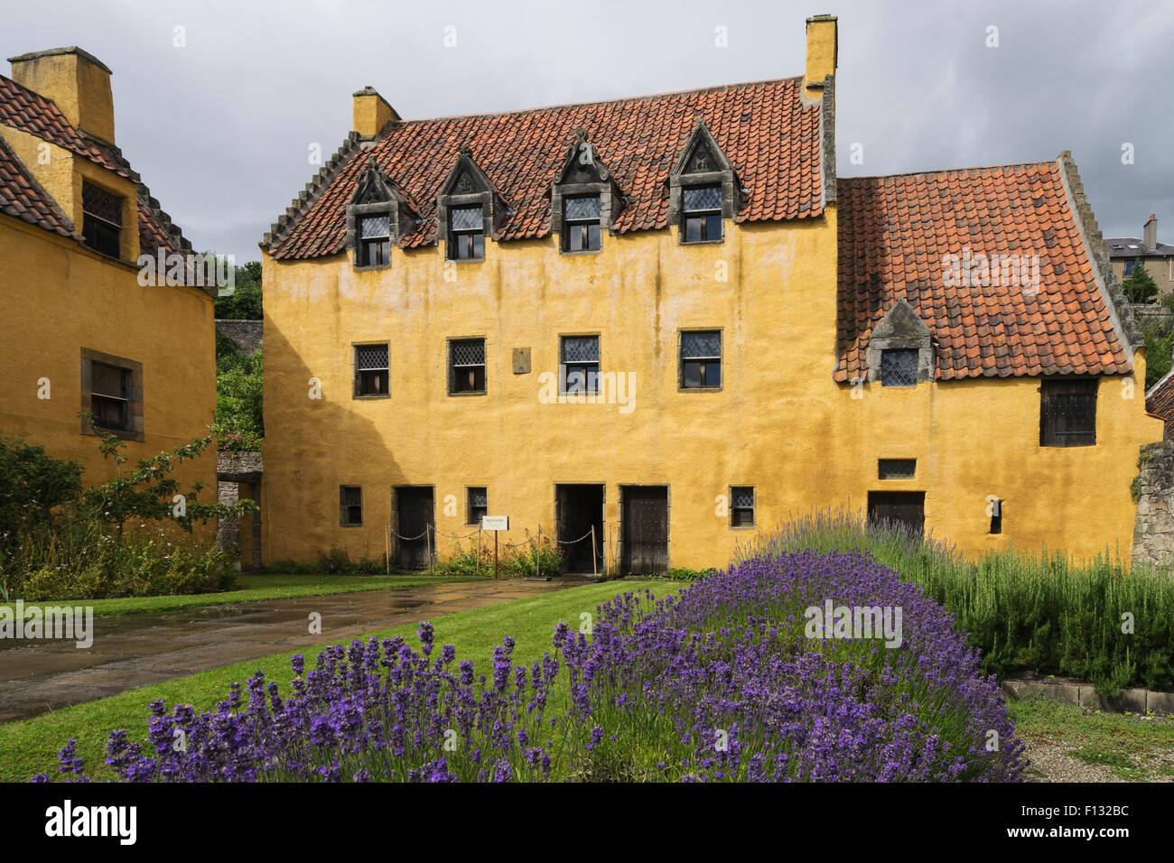 Vista esterna del Culross Palace in Fife Scozia Scotland Foto Stock