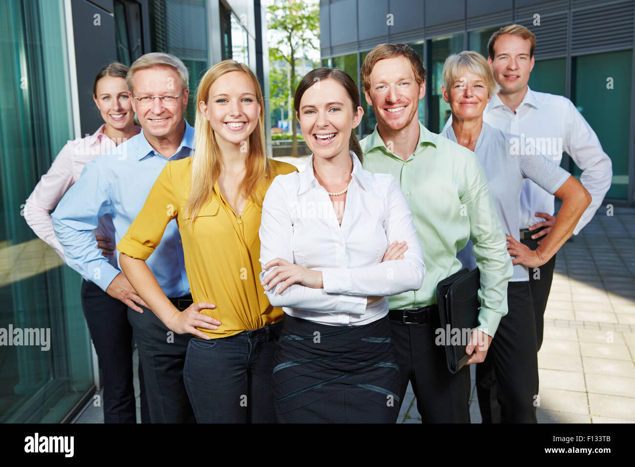 La competenza e il successo in una felice la gente di affari di team Foto Stock