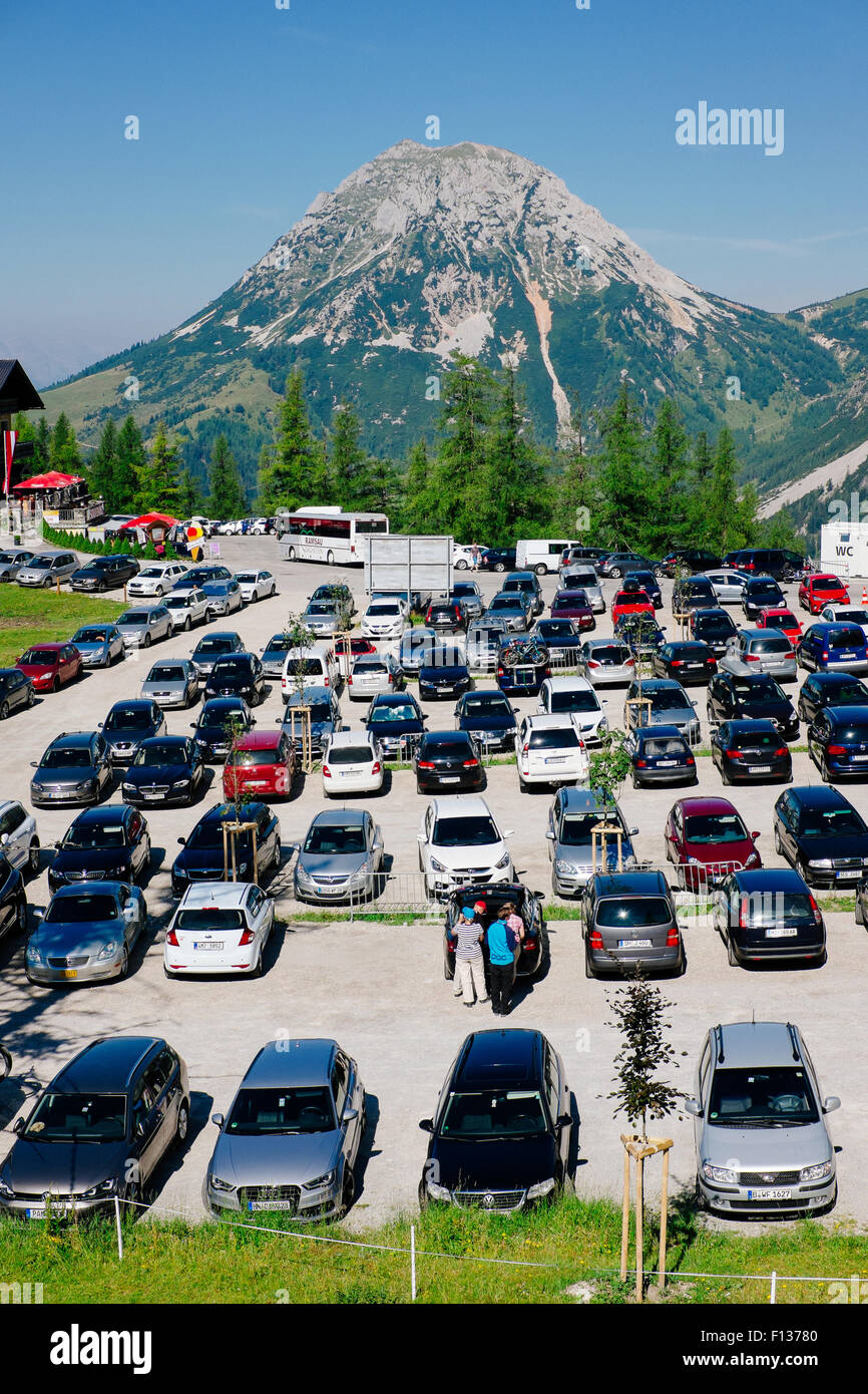 Parcheggio affollata di Dachstein, Alpi, Austria Foto Stock