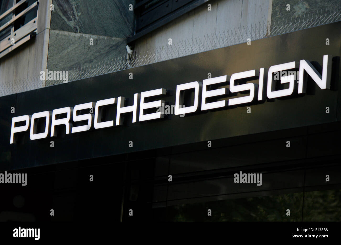 Markennamen: 'Porsche Design', Frankfurt am Main. Foto Stock