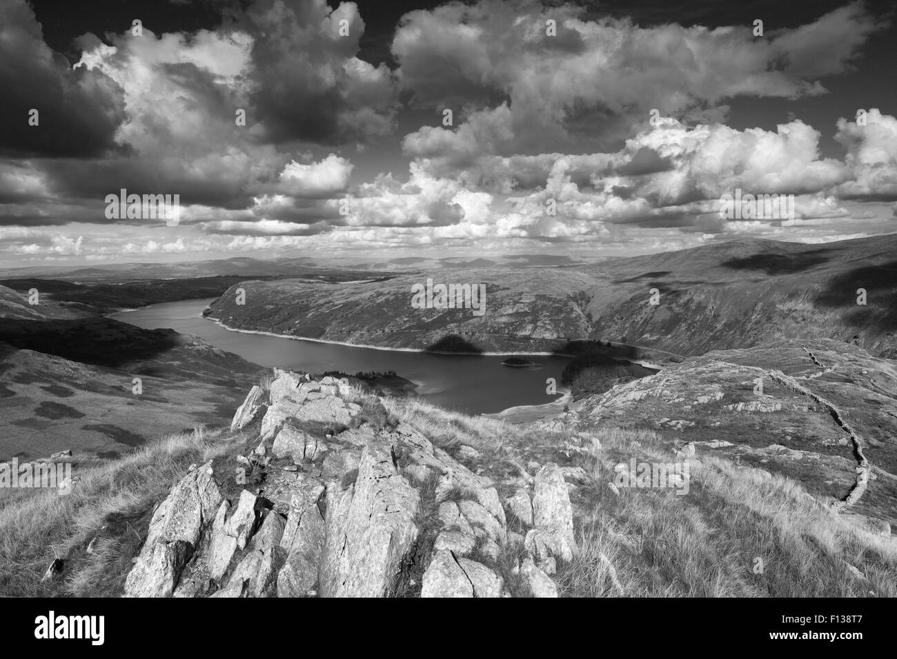 Summer View su Scafell serbatoio, Parco Nazionale del Distretto dei Laghi, Cumbria, England, Regno Unito Foto Stock