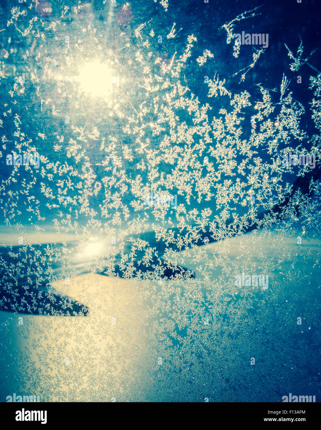 La vista di smerigliato finestra aereo al tramonto. Foto Stock