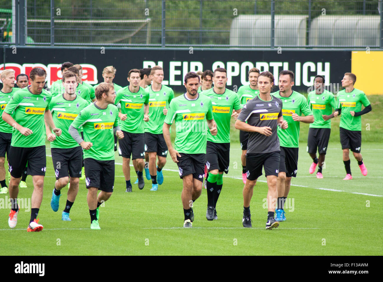 Mönchengladbach, Germania. 26 Agosto, 2015. Professional football giocatori durante la sessione di allenamento del club calcistico tedesco VFL Borussia Mönchengladbach. Credito: Daniel Kaesler/Alamy Live News Foto Stock Mönchengladbach, Germania. 26 Agosto, 2015. Professional football giocatori durante la sessione di allenamento del club calcistico tedesco VFL Borussia Mönchengladbach. Credito: Daniel Kaesler/Alamy Live News Foto Stock